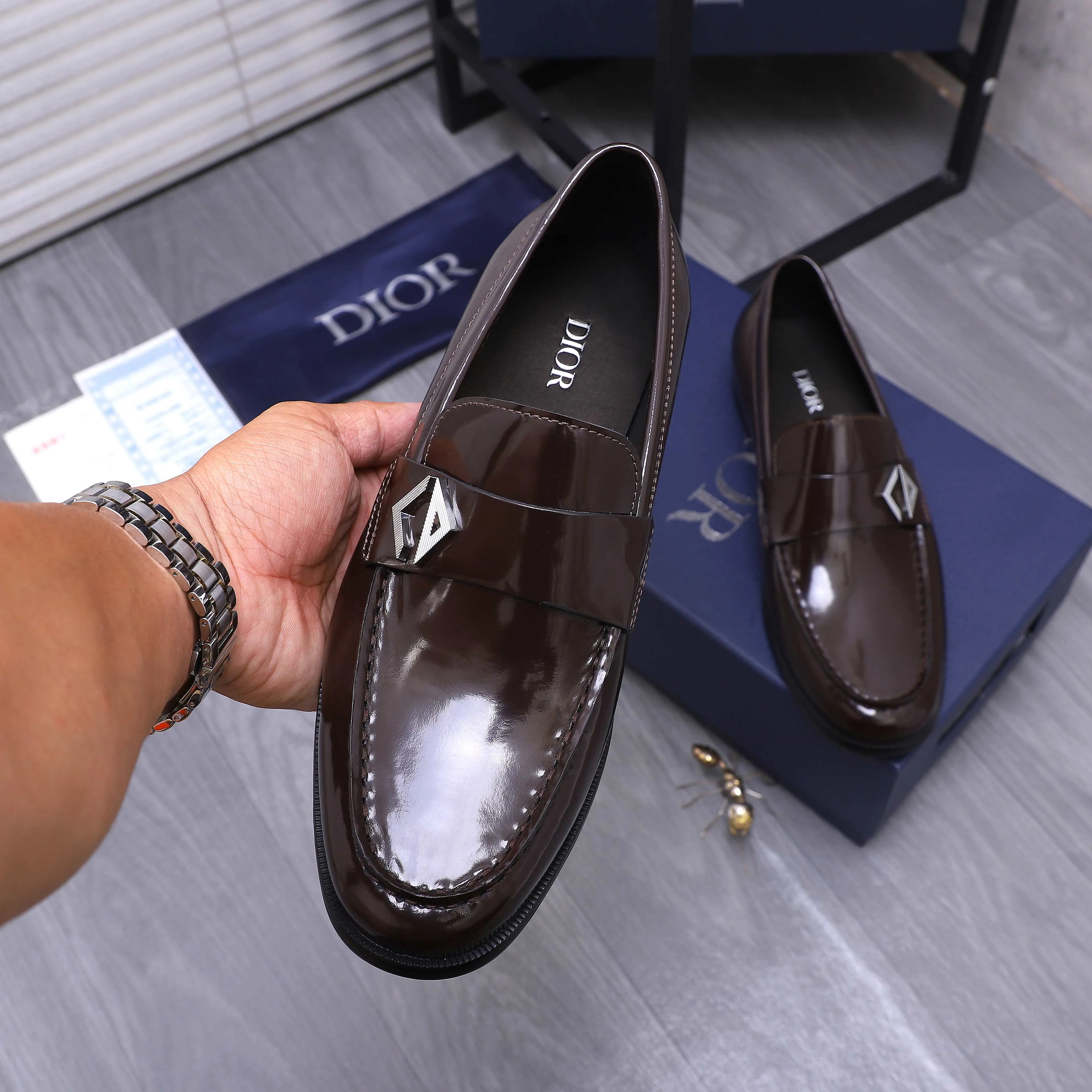 Men's shoes 💰580 Product trademark: Dior "Dior" formal business leather shoes Regular size: 39-45 (45 is custom-made and non-returnable) Product materials: Selected pearlescent cowhide upper, cowhide lining, original outsole